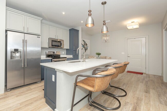 Building Photo - Fully furnished luxurious waterfront condo at The Inlet!