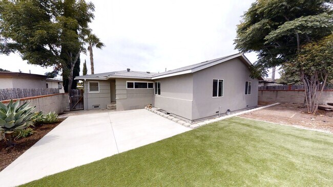 Primary Photo - Large House on Dorothy Dr! (Lease out, pen...