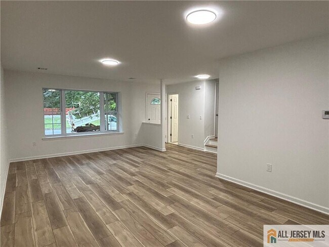 Building Photo - 127 Sassafras Ct
