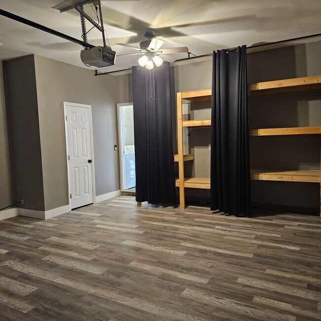 Building Photo - Ranch in Riverwood Athletic