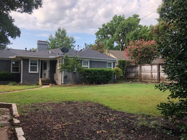 Building Photo - COMING SOON --3 BEDROOM 2 BATH HOME IN TCU AREA