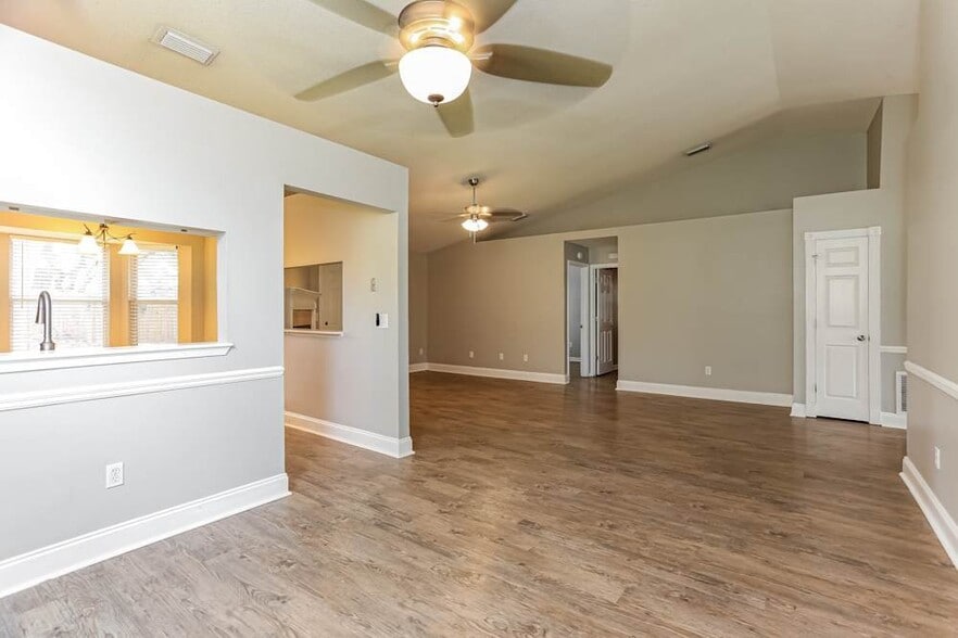 Building Photo - 8765 Hammond Forest Dr