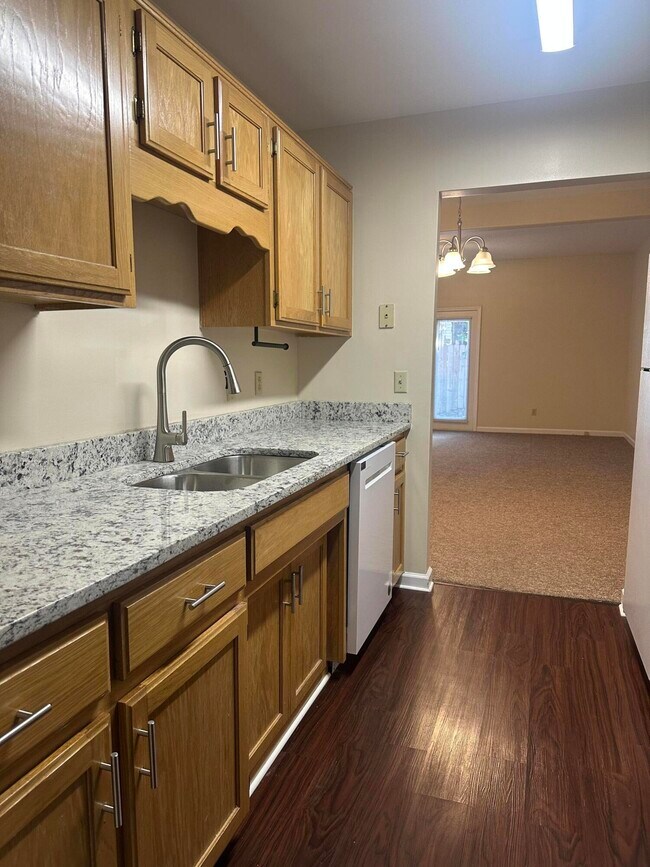 Building Photo - 2005 River Ridge Rd