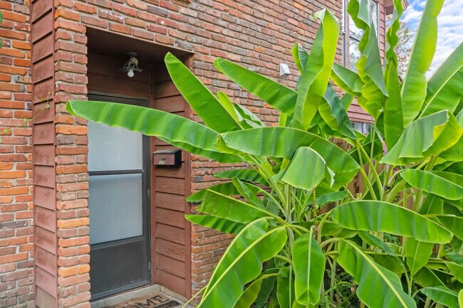 Building Photo - 1274 Sharlo Ave