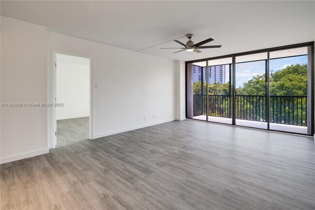 Building Photo - 3401 N Country Club Dr