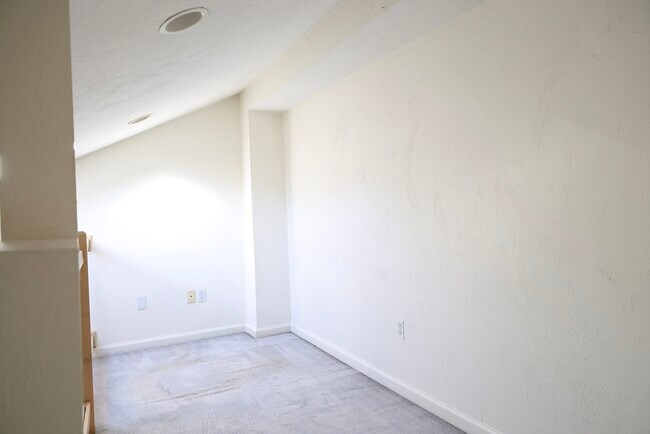 Building Photo - 145 Captain Eames Cir