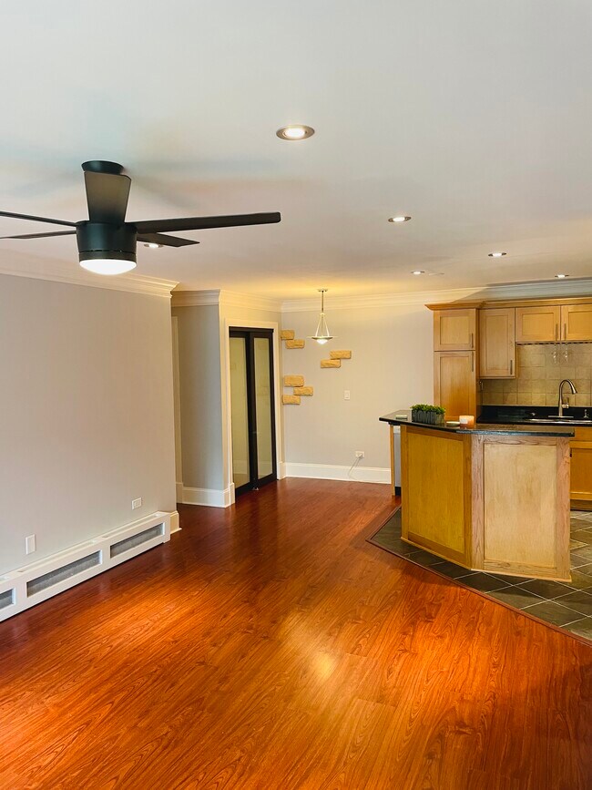 Building Photo - 16W535 79th St