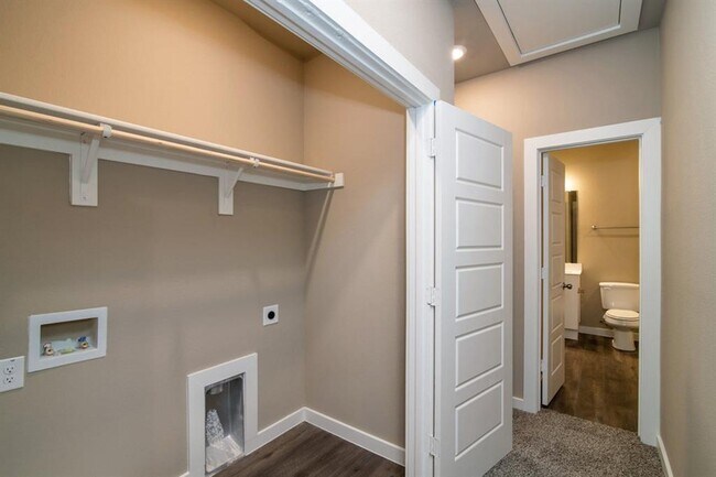 Building Photo - 605 Harvest Moon Dr