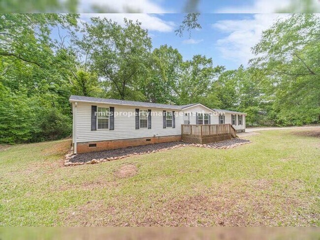 Building Photo - A COUNTRY DREAM! 4BR, 2BATH MANUFACTURED HOME, $1650./month