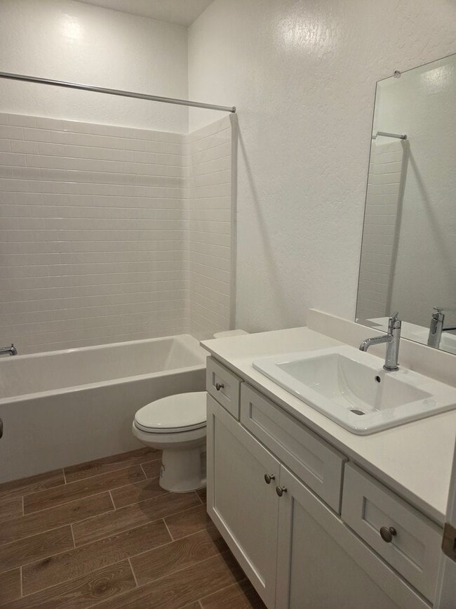 Building Photo - University Dr! Lemoore