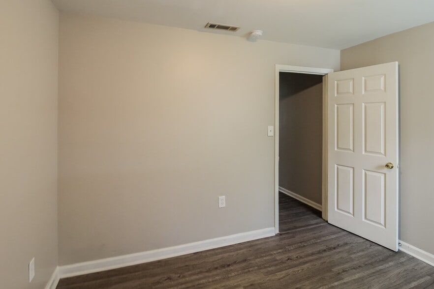 Building Photo - 1135 Clark St