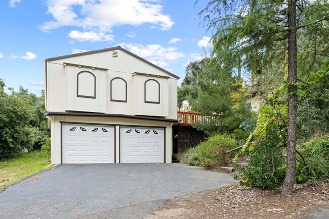 Building Photo - Cozy 2 Bed, 1 Bath Hideaway in Poway