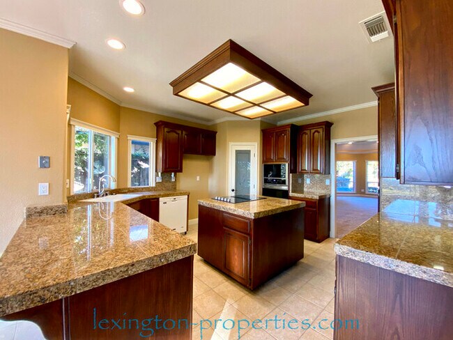 Building Photo - 149 Cascade Falls Dr