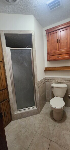 Master bath - 7805 Farrell Dr