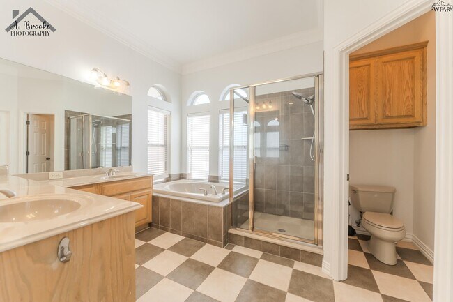 Building Photo - 4937 Silver Crest Dr