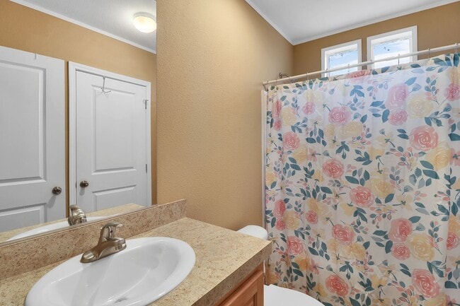 Building Photo - 3 Bed 2 Bath - A/C - Dog per Approval - NA...