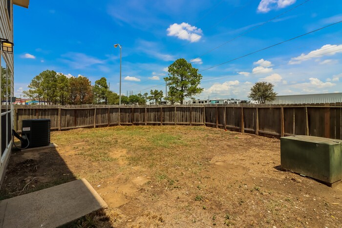 Building Photo - 6814 Strathmore Pl Ct