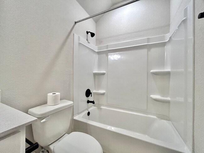 Building Photo - Spacious Modern 4/BR 3/BA Home with Stunning Features!