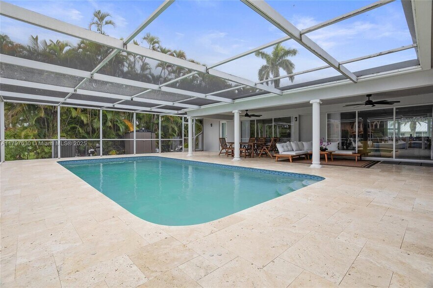 Building Photo - 608 1st Key Dr