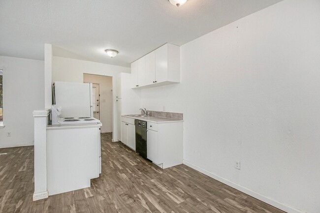 Building Photo - 6000 Calloway Ct