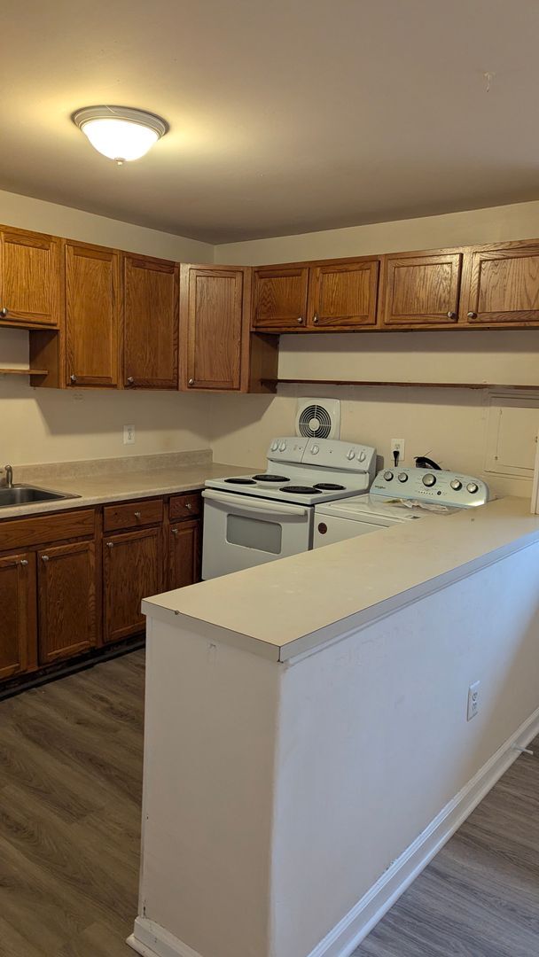 Building Photo - **Temporarily off the Market** Charming 3 Bed And 1.5 Bath Townhome In Georgetown South