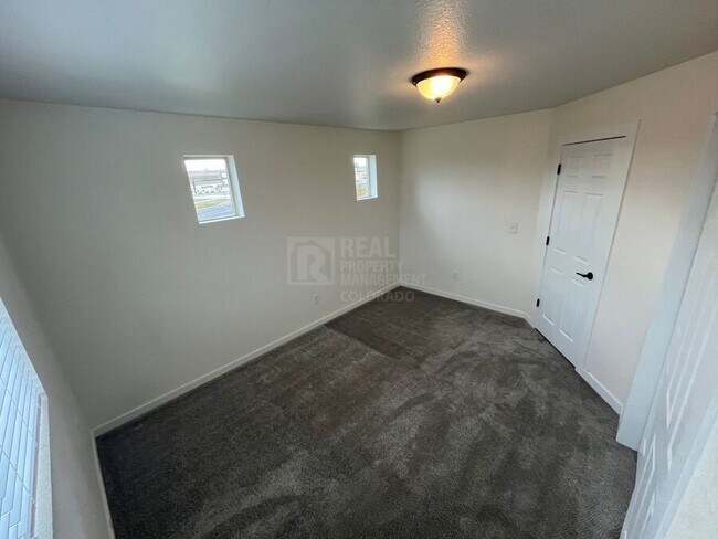 Building Photo - 3650 Pinonwood Ct