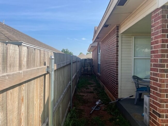 Building Photo - Beautiful edmond home for lease