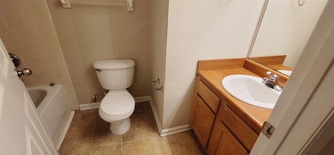 Building Photo - 2300 Timber Oak Ln