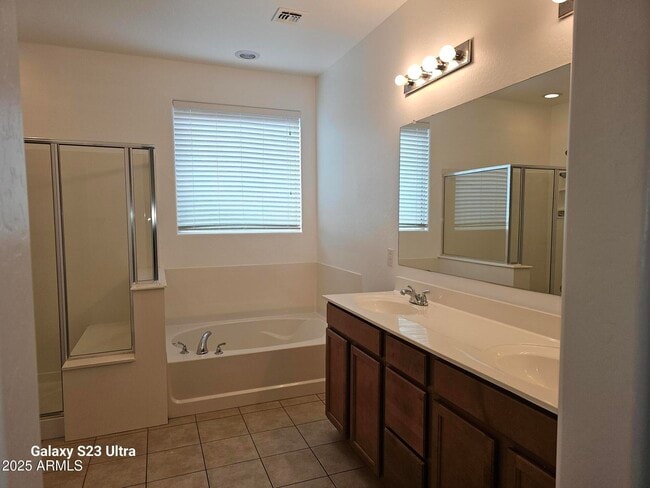 Building Photo - 1932 E Ravenswood Dr