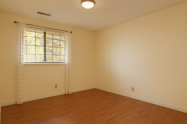 Building Photo - Spacious SW Bend Home on Nearly Half an Ac...