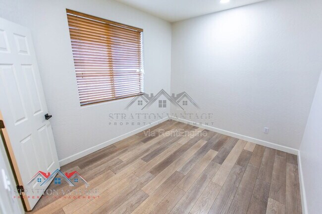 Building Photo - 14616 W Windward Ave