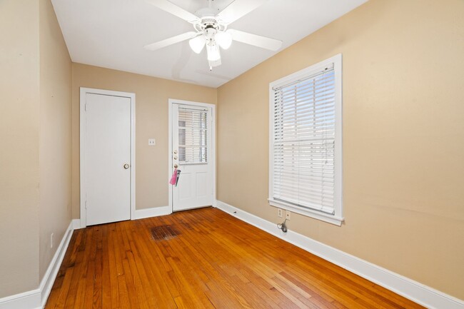 Building Photo - Rosedale Charmer - Wood Floors  - 1 BD / 1BA - W/D - Patio - Covered Parking - $1500