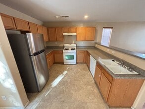 Building Photo - Charming 2Bed/2Bath/1Car 2-Story Home located in Sunrise Manor- Make the Move for Less: $500 Off ...