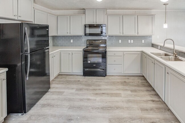 Building Photo - 766 Wall St