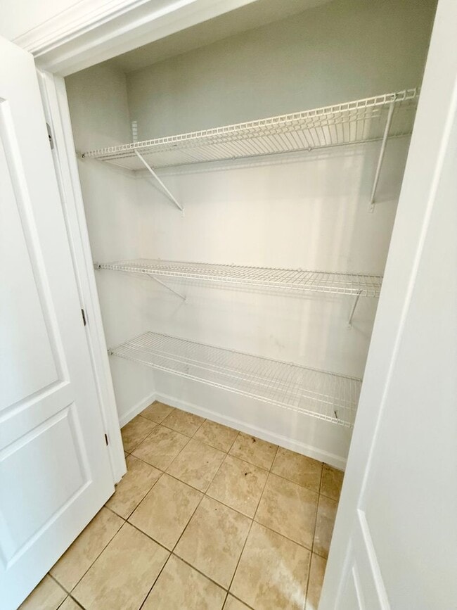 Building Photo - **4bed near MIL base- GRANITE/STAINLESS STEEL Appliances~ Roomates welcome!