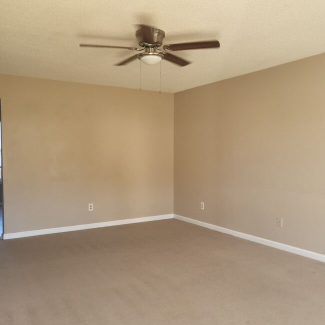 Building Photo - 723 Macey St