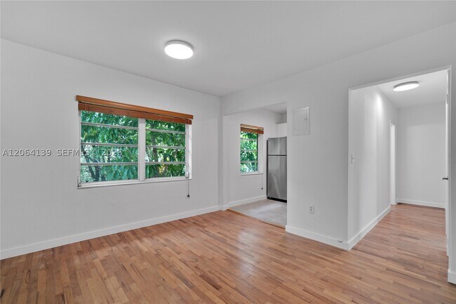 Building Photo - 411 Santander Ave