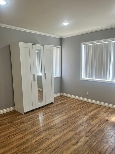 bedroom - 2940 N Verdugo Rd