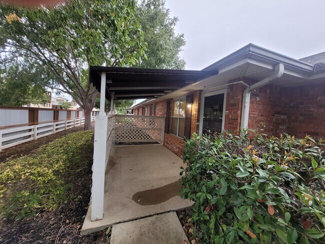 Building Photo - 2 Bed | 2 Bath 1,100 Sq. Ft. Two Car Garag...