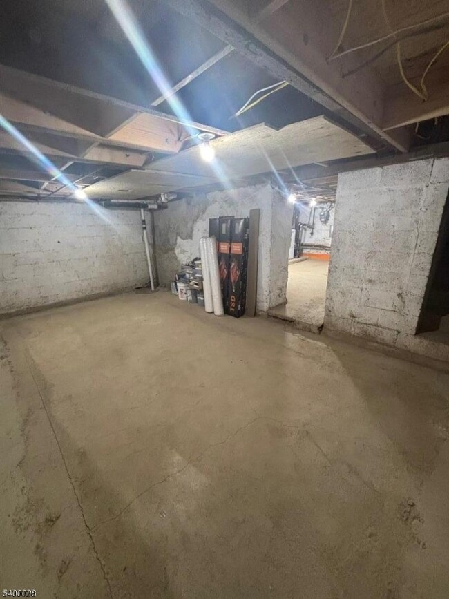 Building Photo - 83 Arch St