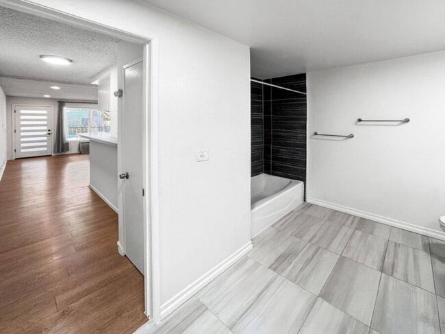 Primary Photo - 2233 4th St