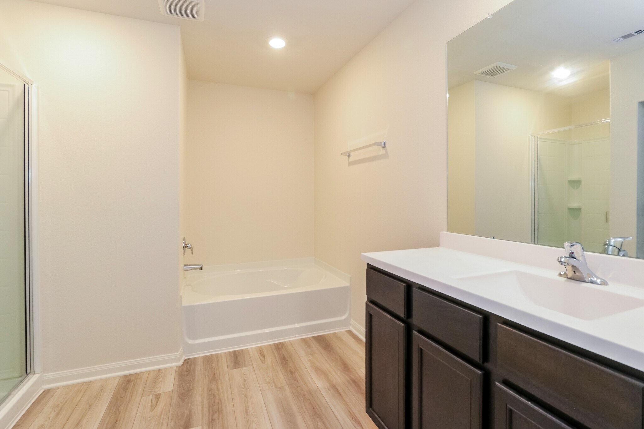 Building Photo - 26627 Ezemily Dr