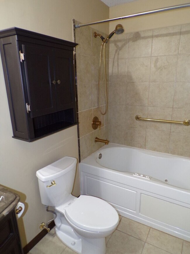Building Photo - Unique 2 Bed 2.5 Bath Country Home!