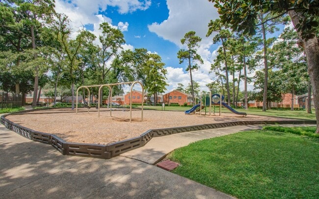 Building Photo - 402 Bendwood Dr