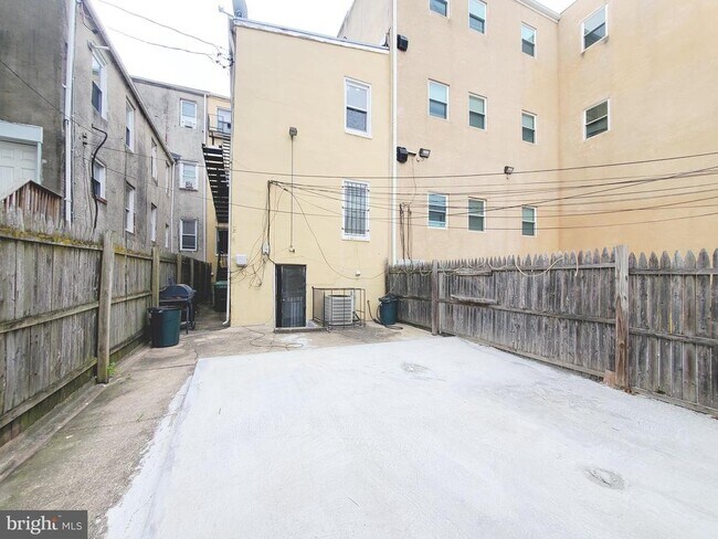 Building Photo - 1131 N Gilmor St