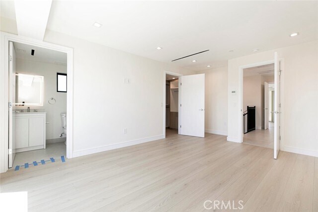 Building Photo - 6426 Varna Ave