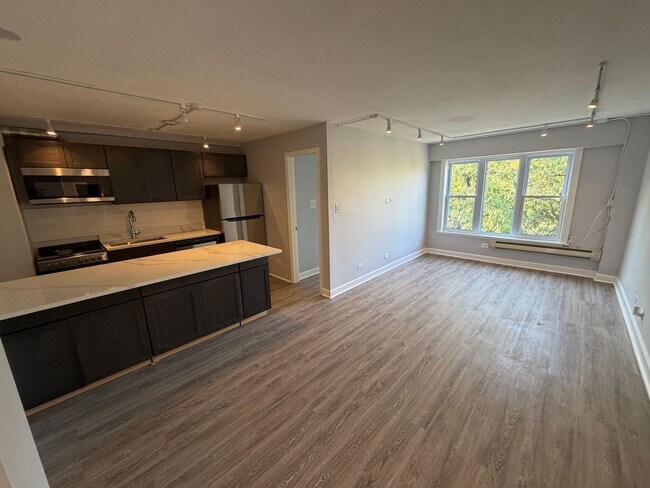 Building Photo - 7333 Ridge