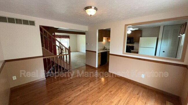 Building Photo - 176 Russets Cir