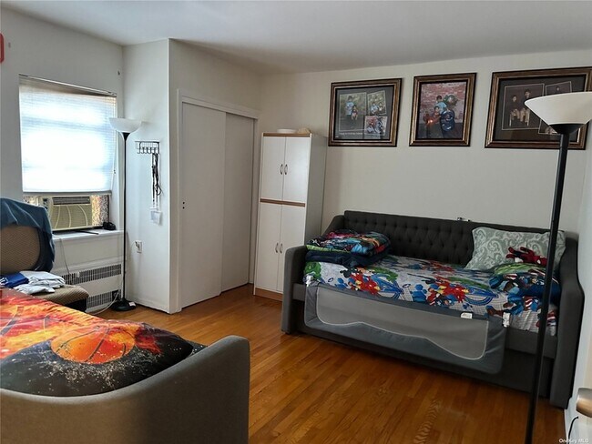 Building Photo - 7 Bond St