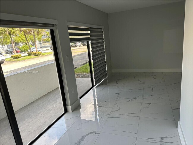 Building Photo - 5900 SW 127th Ave